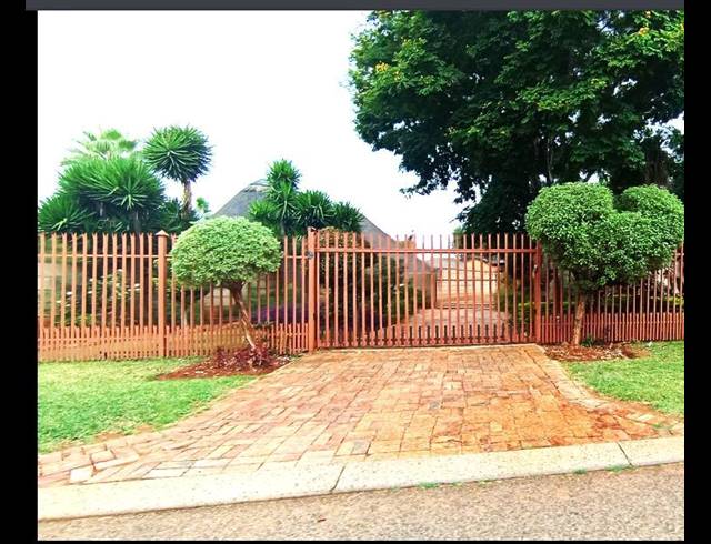 3 BEDROOM HOUSE FOR SALE IN KARENPARK